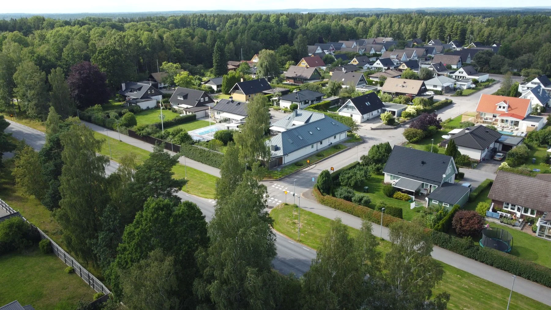 Flygvy över ett bostadsområde i Växjö, Sverige